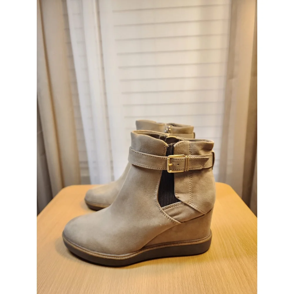 Dr Scholl's Classic Ripple Buckle Wedge Boots Booties - 10 M Khaki Tan Beige